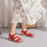 Keilsandalen mit verstellbarem Riemen und Fußgewölbeunterstützung