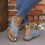 Stilvolle und stützende Keilsandalen