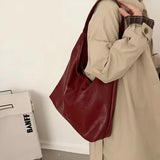 2-teiliges Set: Große Schultertasche aus Leder