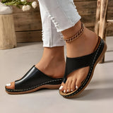 Stilvolle und stützende Keilsandalen