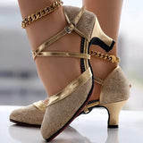 Glitzernde Cross-Strap Blockabsatz-Pumps