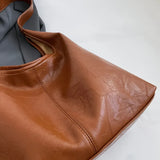 2-teiliges Set: Große Schultertasche aus Leder
