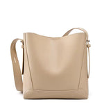Moderne Schultertasche im Bucket-Stil mit Knopfverschluss