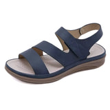Keilsandalen mit verstellbarem Riemen und Fußgewölbeunterstützung