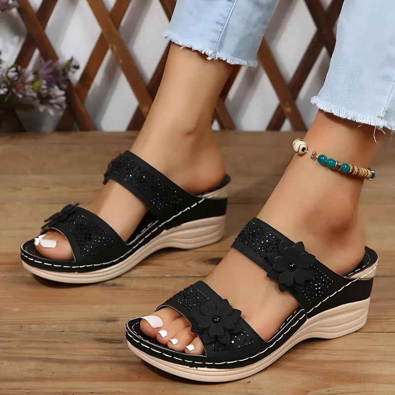 Damen Blumige Keil-Ledersandalen