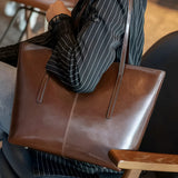 Große moderne Leder-Tote-Bag