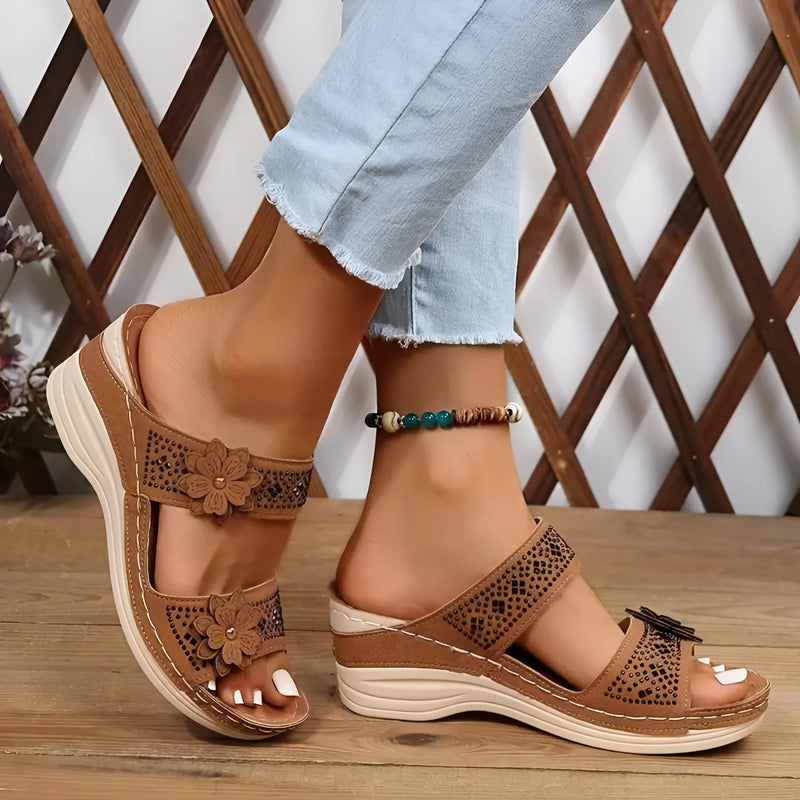 Damen Blumige Keil-Ledersandalen