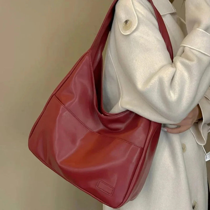 Stilvolle Schultertasche aus veganem Leder