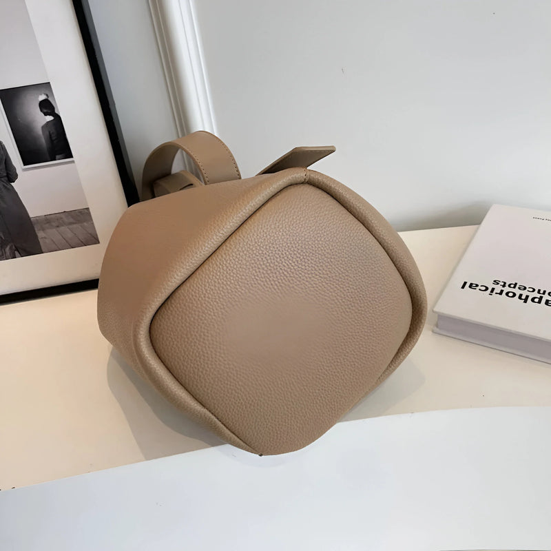 Damen Minimalistische Schultertasche aus Leder
