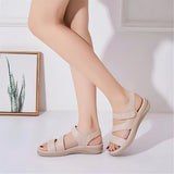 Keilsandalen mit verstellbarem Riemen und Fußgewölbeunterstützung