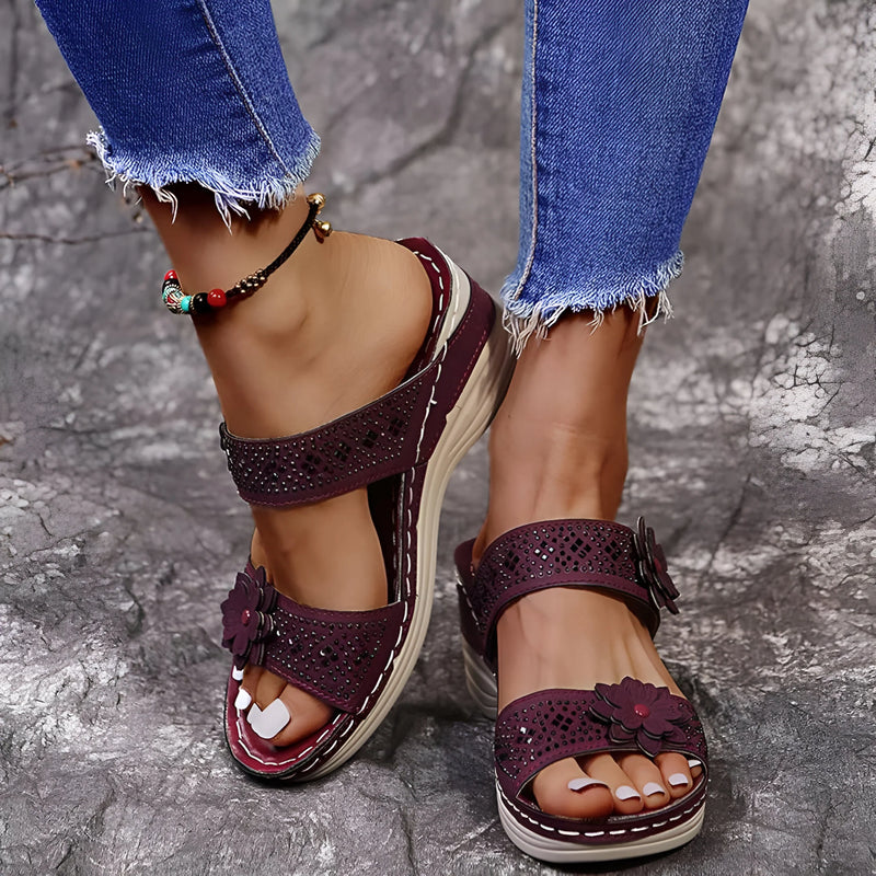 Damen Blumige Keil-Ledersandalen