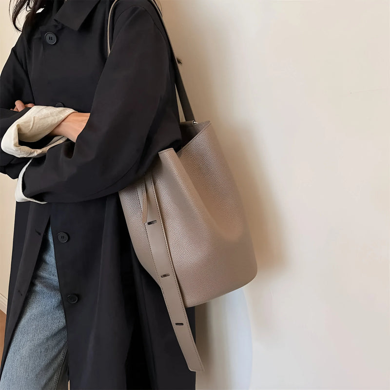 Damen Minimalistische Schultertasche aus Leder