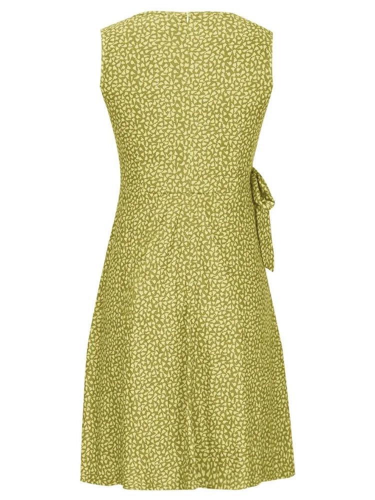 Ärmelloses Damenkleid mit Polka-Dot-Muster und Gürtel