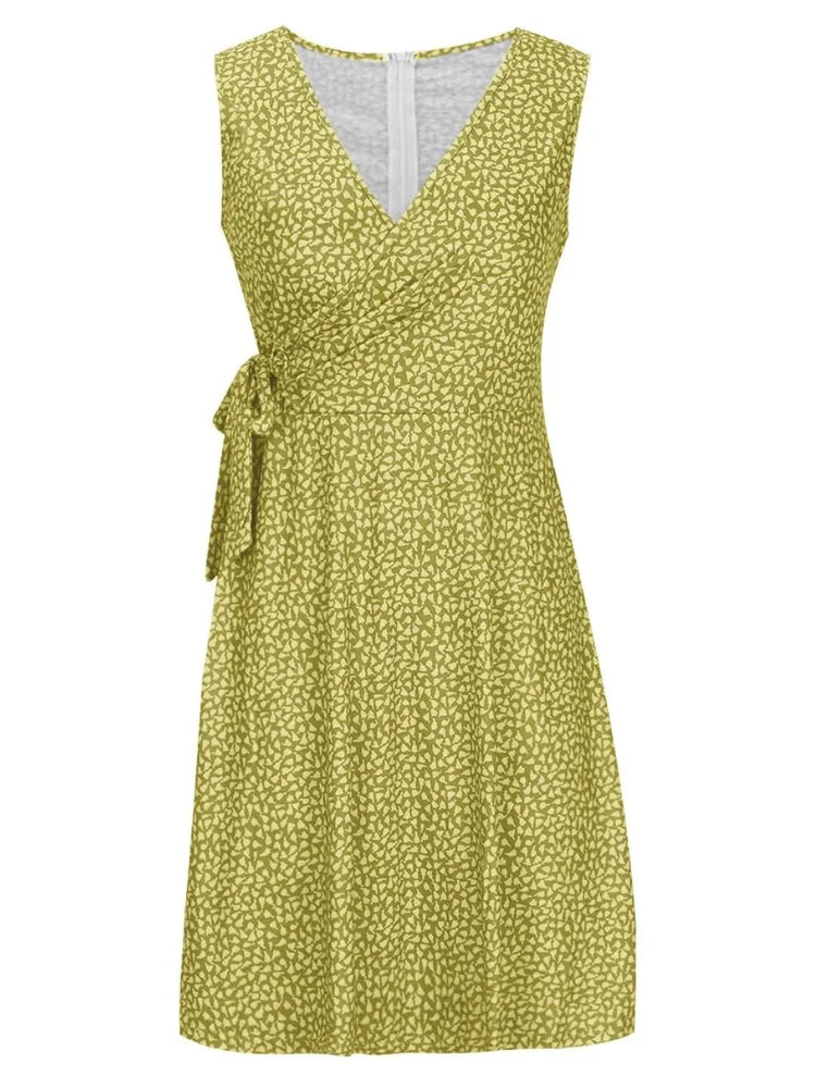Ärmelloses Damenkleid mit Polka-Dot-Muster und Gürtel