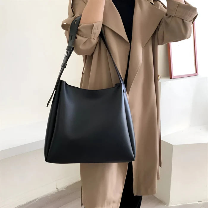 Schulterhandtasche mit großer Kapazität und passender Tasche