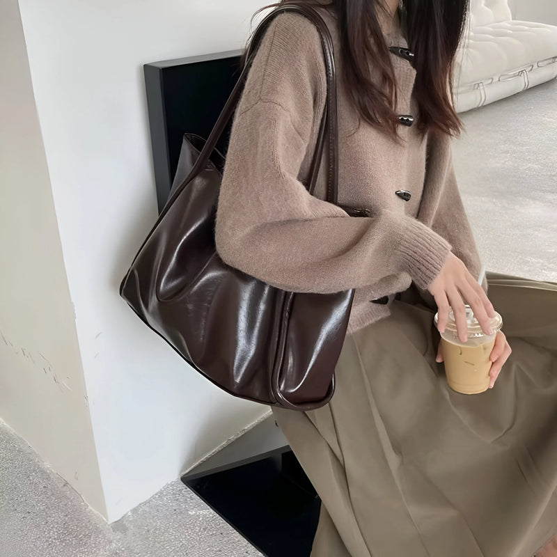 Luxuriöse Schultertasche aus weichem Leder