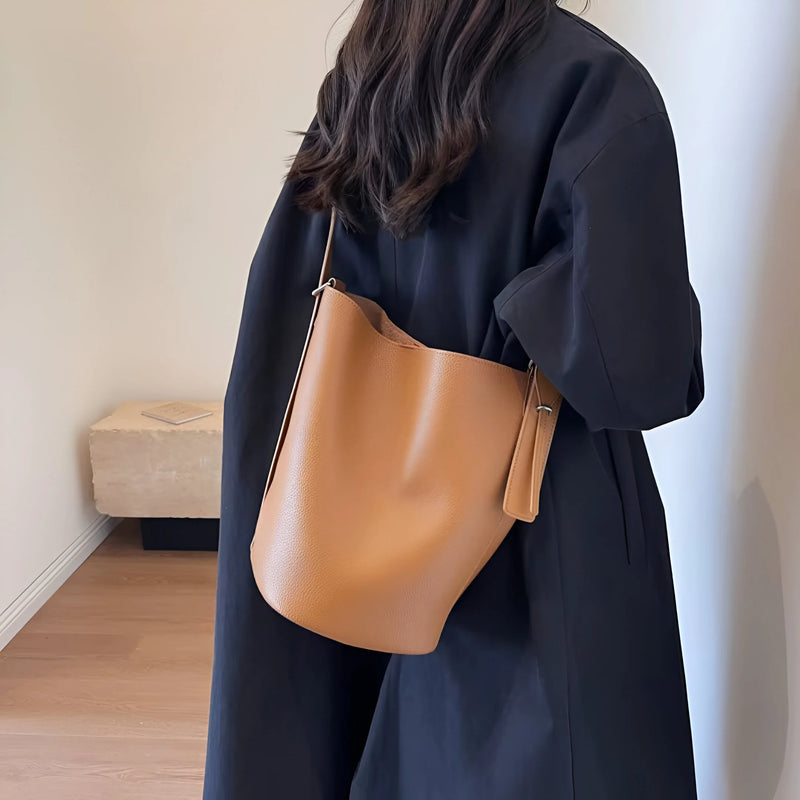 Damen Minimalistische Schultertasche aus Leder
