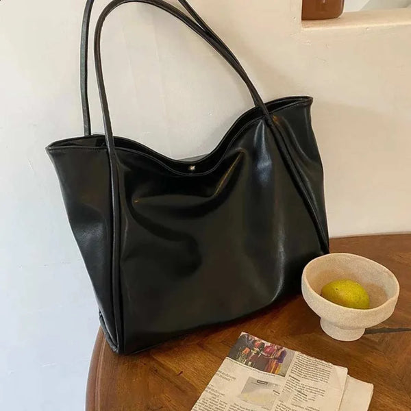 Luxuriöse Schultertasche aus weichem Leder
