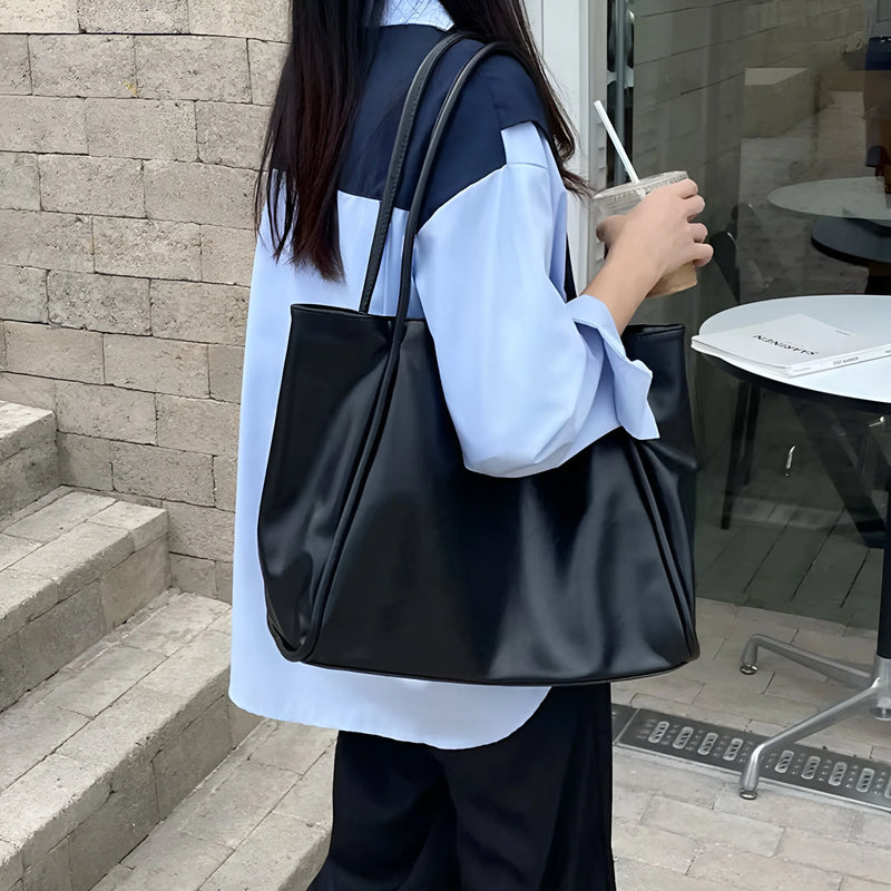 Luxuriöse Schultertasche aus weichem Leder
