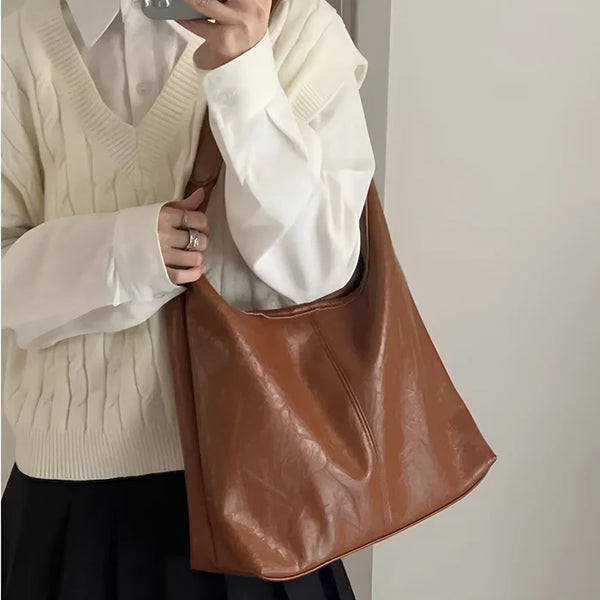 2-teiliges Set: Große Schultertasche aus Leder