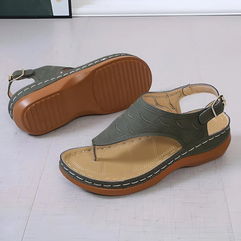 Stylische Keilsandaletten mit offenem Zehenbereich