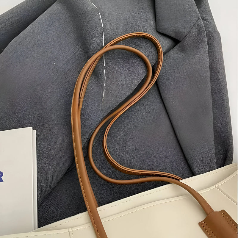 Schultertasche aus Leder mit Ziernähten