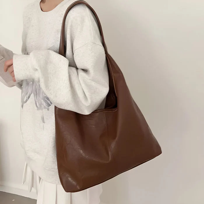 2-teiliges Set: Große Schultertasche aus Leder