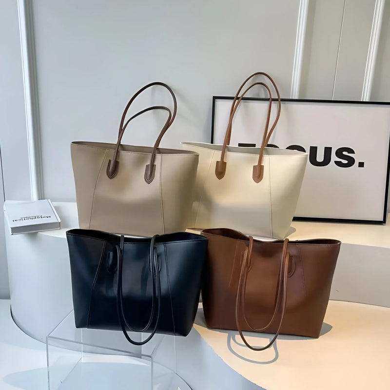 Schultertasche aus Leder mit Ziernähten