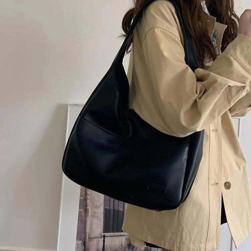 Stilvolle Schultertasche aus veganem Leder