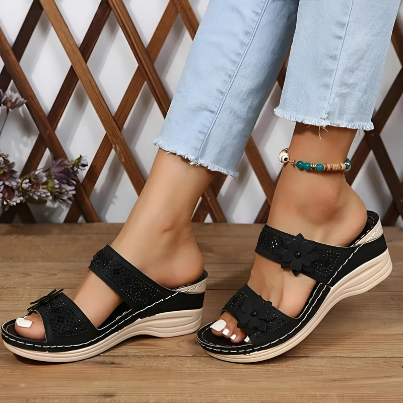Damen Blumige Keil-Ledersandalen