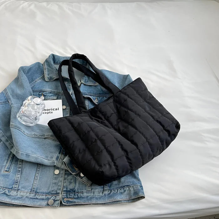 Gesteppte Crossbody-Tasche mit Schulterriemen