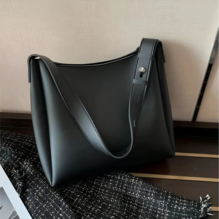 Schulterhandtasche mit großer Kapazität und passender Tasche