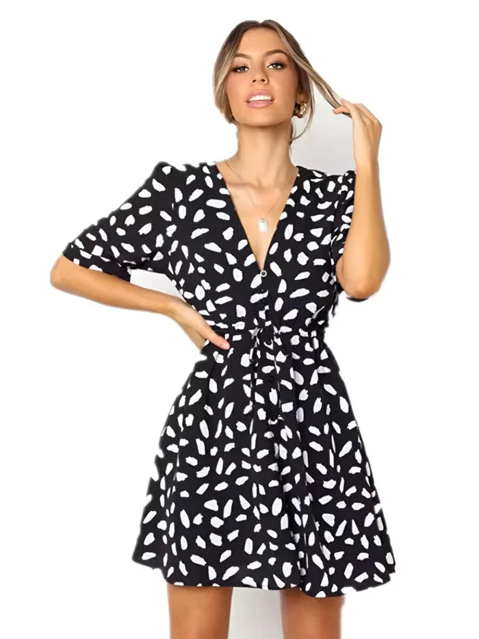 Weißes Minikleid mit Polka-Dot-Muster, V-Ausschnitt und Wickel-Design
