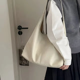 2-teiliges Set: Große Schultertasche aus Leder