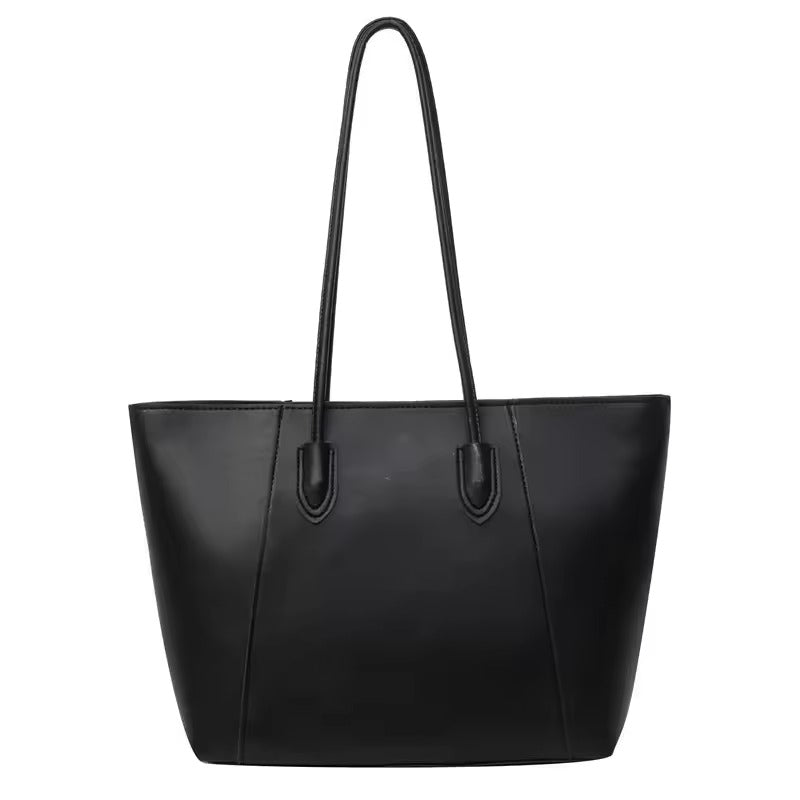 Schultertasche aus Leder mit Ziernähten