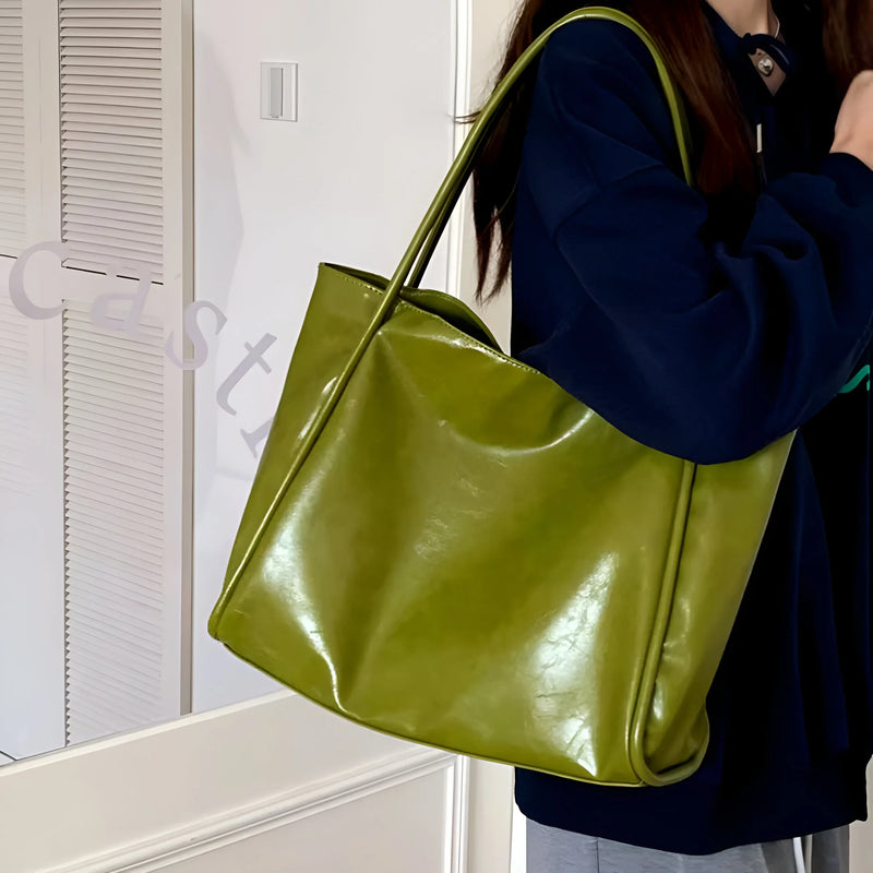Luxuriöse Schultertasche aus weichem Leder
