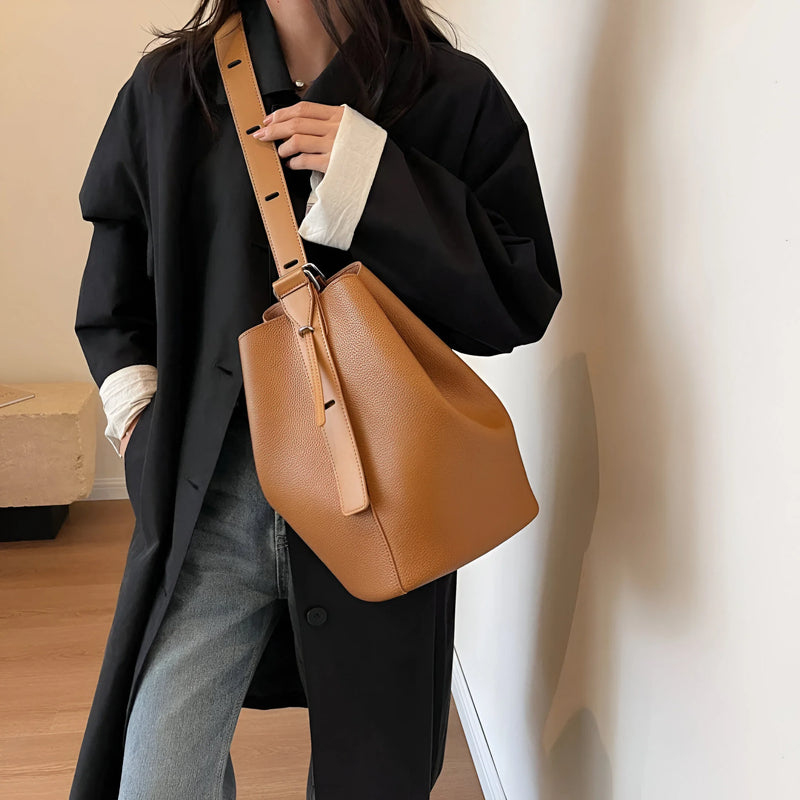 Damen Minimalistische Schultertasche aus Leder