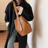 Damen Minimalistische Schultertasche aus Leder