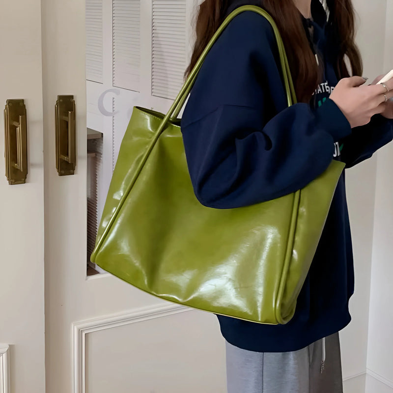 Luxuriöse Schultertasche aus weichem Leder