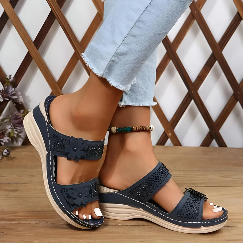 Damen Blumige Keil-Ledersandalen
