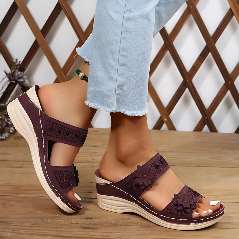 Damen Blumige Keil-Ledersandalen