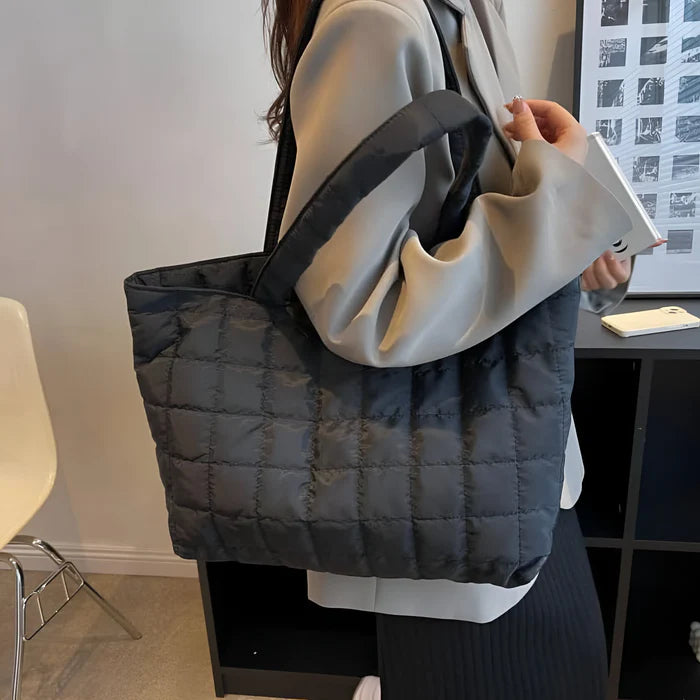 Gesteppte Crossbody-Tasche mit Schulterriemen