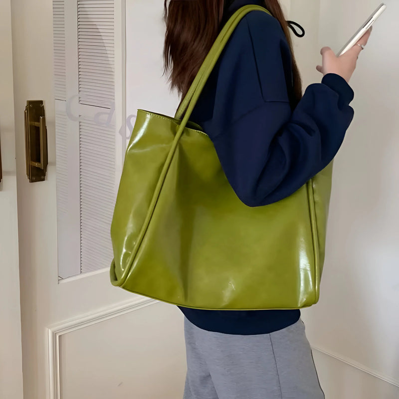 Luxuriöse Schultertasche aus weichem Leder