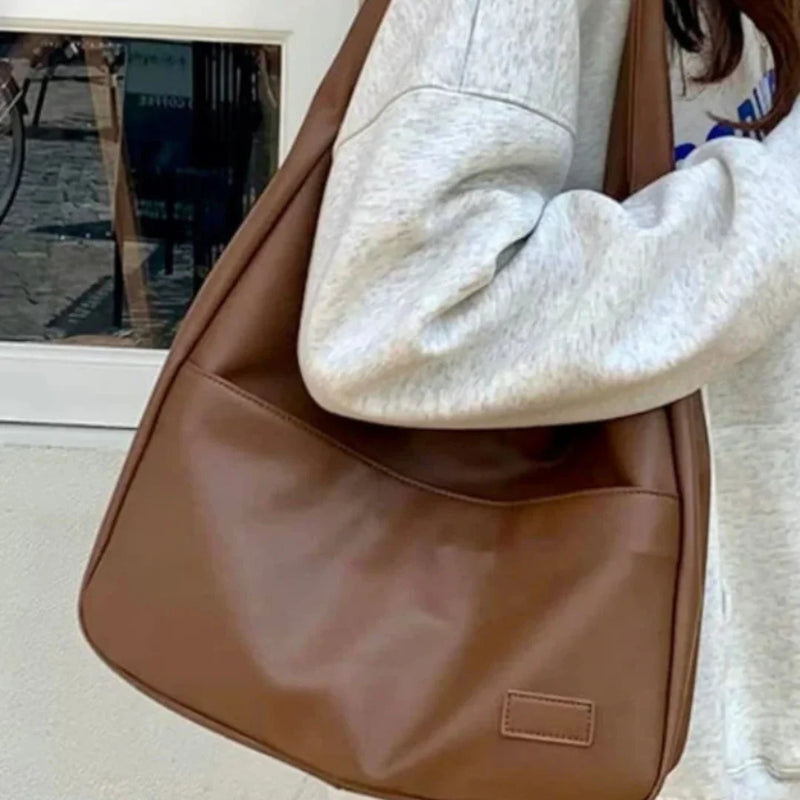 Stilvolle Schultertasche aus veganem Leder