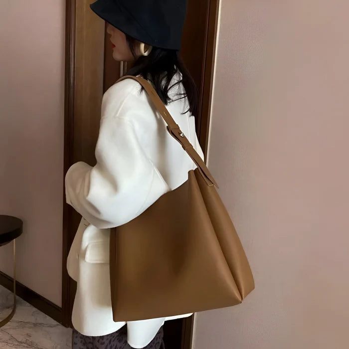 Schulterhandtasche mit großer Kapazität und passender Tasche