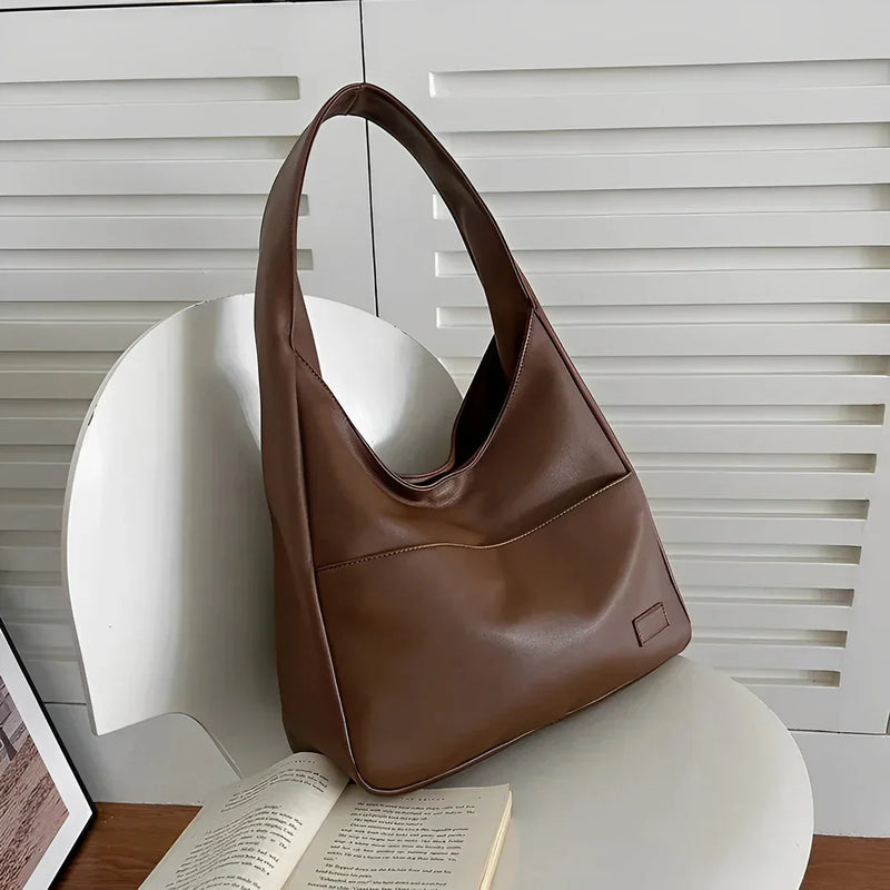 Stilvolle Schultertasche aus veganem Leder