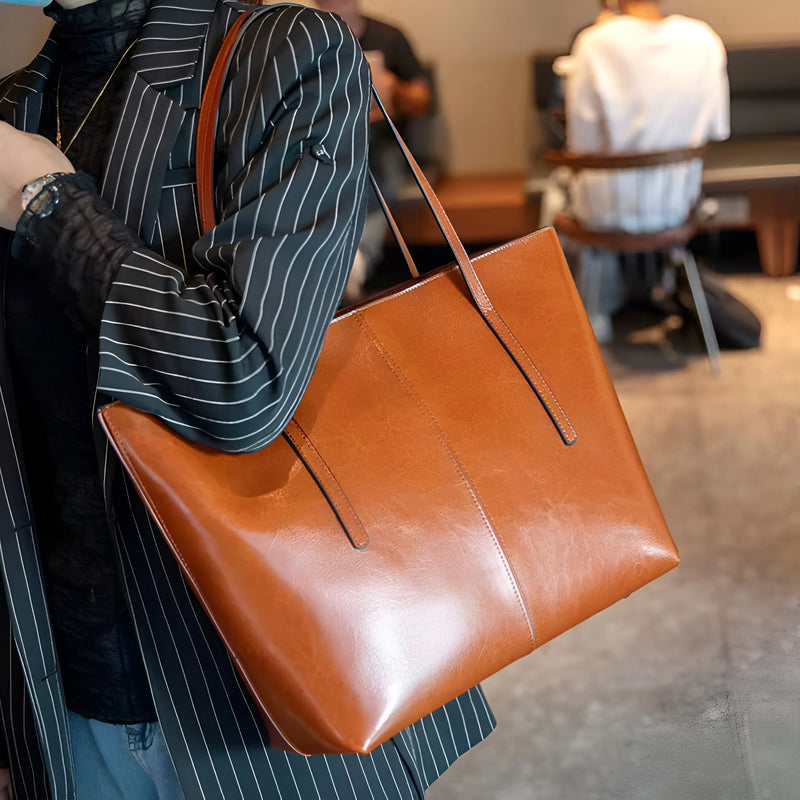 Große moderne Leder-Tote-Bag