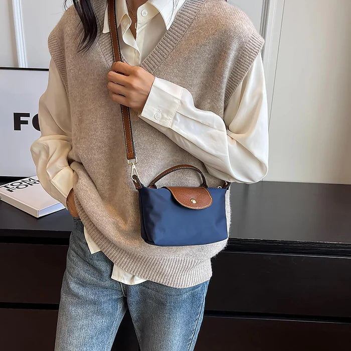 Kompakte Mini-Tasche mit durchdachter Organisation