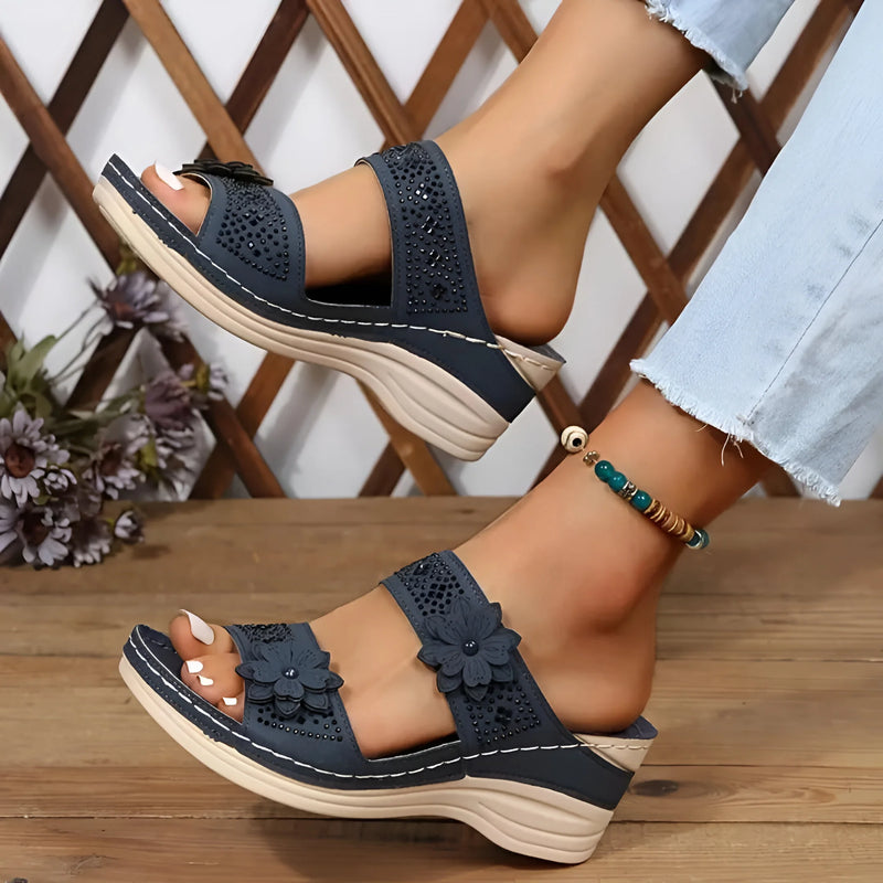 Damen Blumige Keil-Ledersandalen