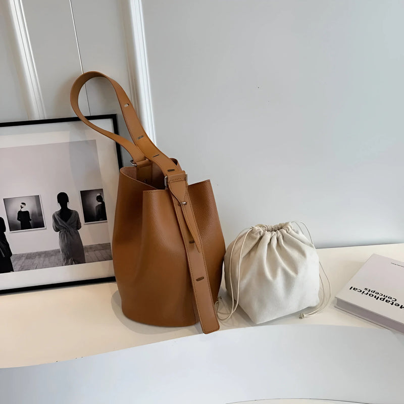 Damen Minimalistische Schultertasche aus Leder